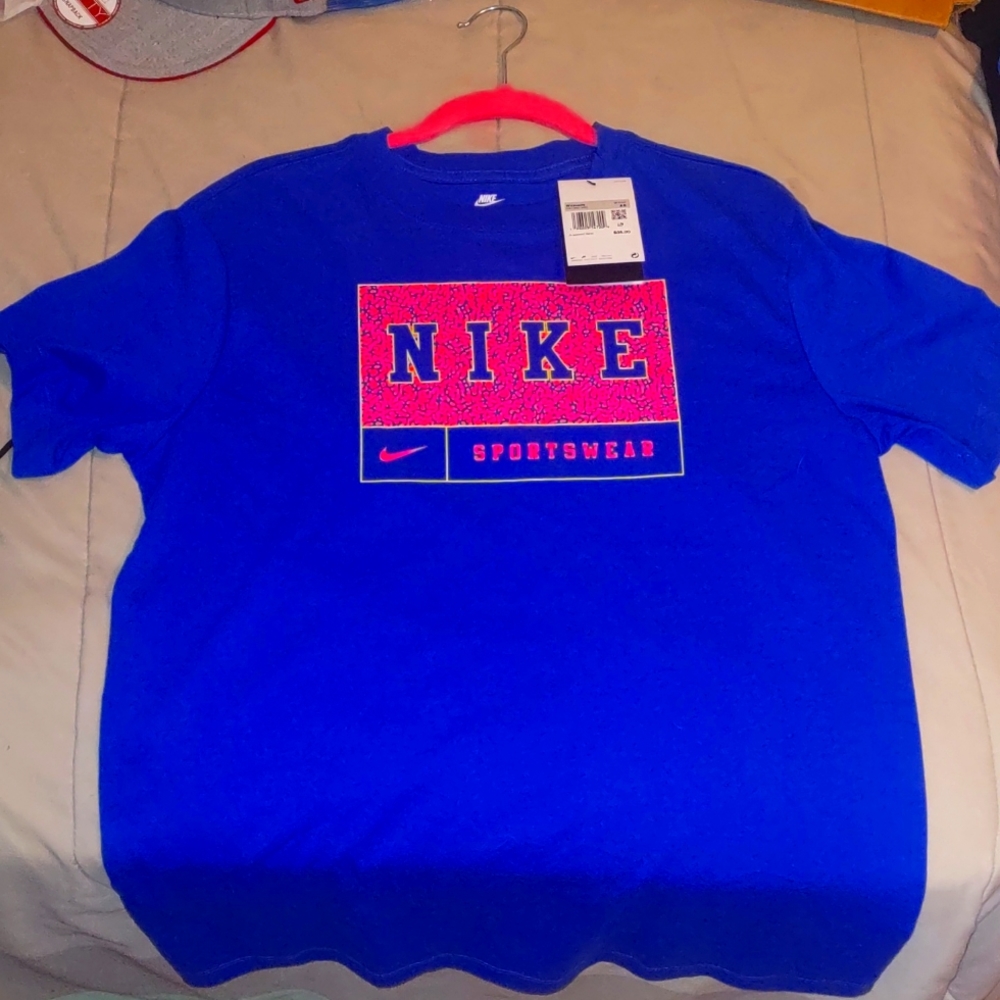 Woman's Nike Retro Eighties Sports Wear T-shirt New with Tags